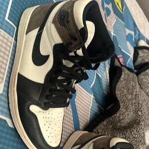 Used Jordan mocha 1’s size 9 will do negotiations on price